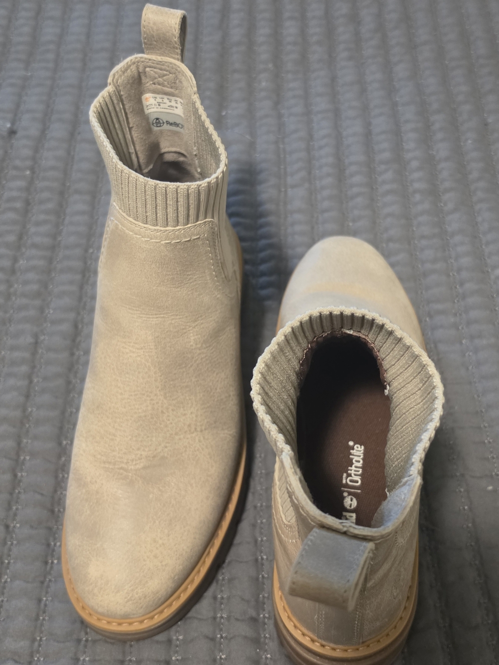 Timberland Cream Chelsea Lug Sole Booties - Picture 3 of 9